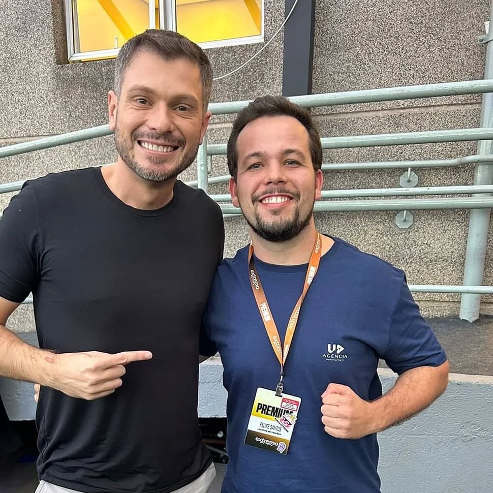Felipe Santos with Tiago Tessmann at the Extremo Ads event